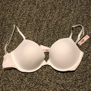 NWT Victoria’s Secret Padded Plunge Bra